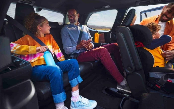 7 Seater Car Hire Made Easy For Your Big Family Trip