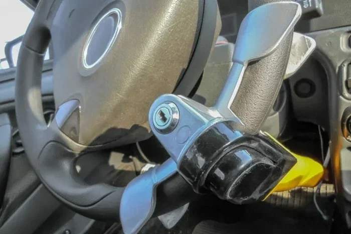 Are Steering Wheel Locks Easy to Get Off Without Tools